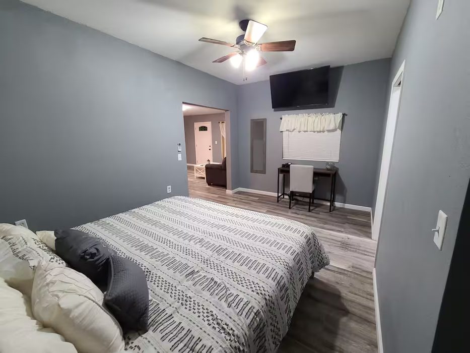 Washington Suite furnished rental photo 3